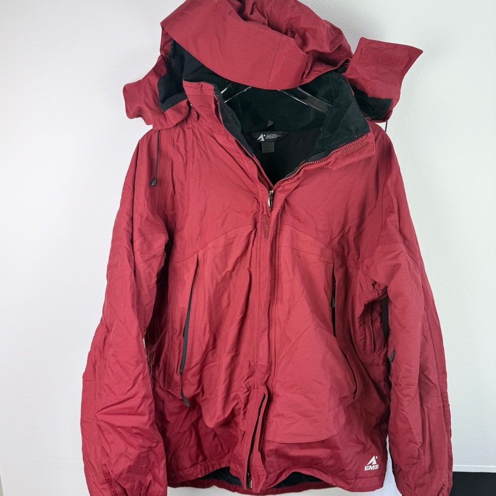 EASTERN MOUNTAIN SPORTS Men’s Brick Red Primaloft Snow Jacket Detachable Hood